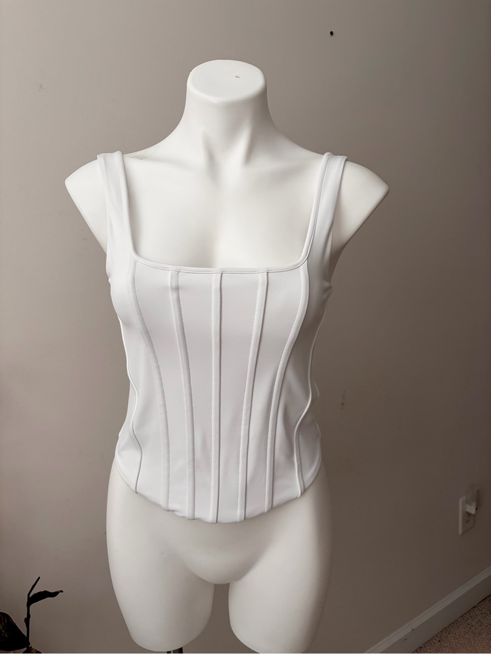Express Body Contour High Compression
Corset Cropped Tank - Picture 2 of 8